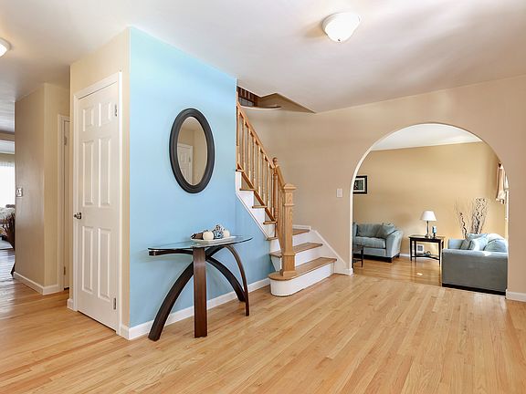 3rd image of 84 Stonewall Ct