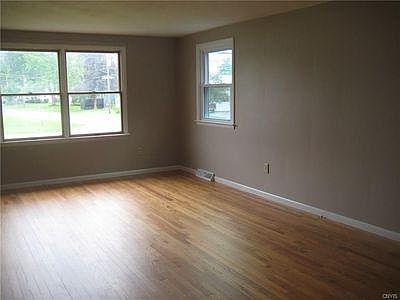 3rd image of 209 Patricia Dr