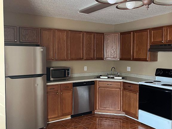 5th image of 15 Derby Ln