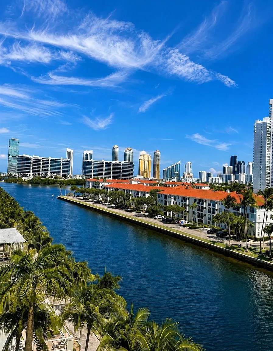 Eastside At Aventura Cond — Photo 4