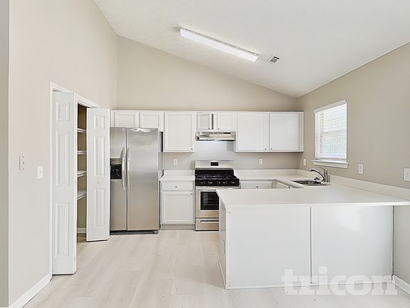 4th image of 262 Village Dr
