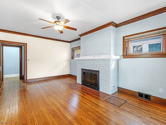 3rd image of 1295 Lakeland Ave