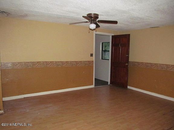 3rd image of 2027 Curry Ln