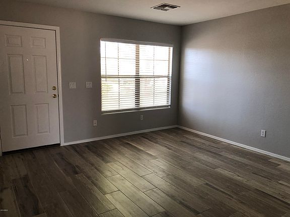 4th image of 1090 E Chelsea Dr