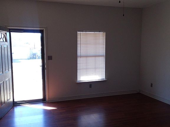 3rd image of 723 S 33rd St