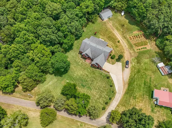 225 Nixon Loop, Savannah, TN 38372