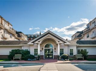 237 Fern St APT 204W, West Hartford, CT 06119