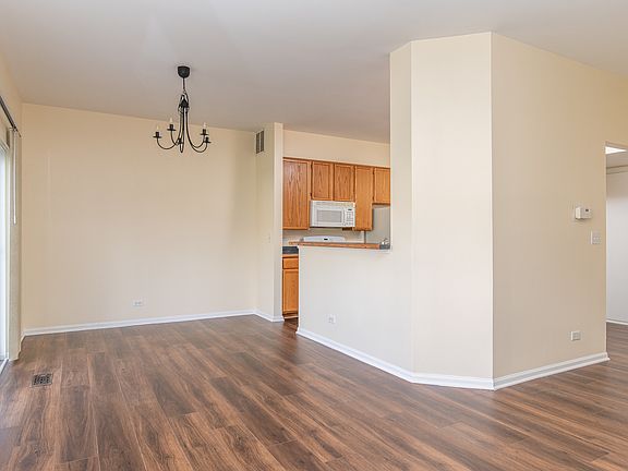 5th image of 653 Winchester Ct