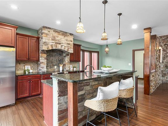 5th image of 3240 Hillcastle Trl