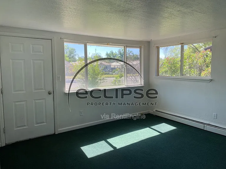 1005 Denver Ave — Photo 5