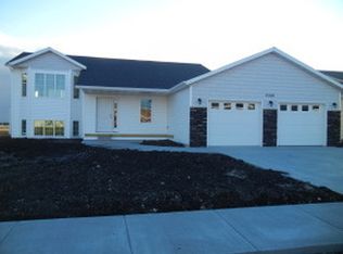 4568 Meadows Ln, Moorhead, MN 56560