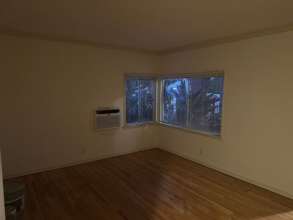 2nd image of 4961 Cahuenga Blvd