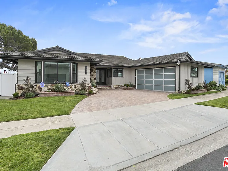 4444 Don Felipe Dr — Photo 1