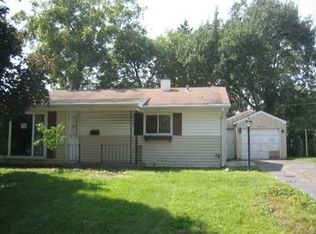 24 Cardinal Ln, Carpentersville, IL 60110