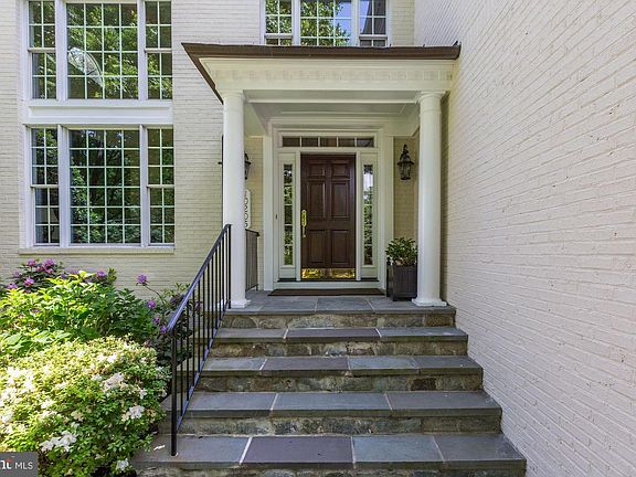 3rd image of 10205 Fleming Ave