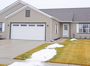 1424 E Longneedle Ln, Elkhorn, WI 53121