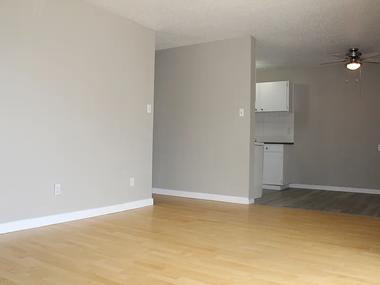 10320 123rd St NW — Photo 3