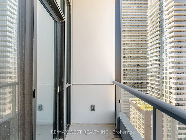 15 Richardson St #2101 — Photo 28