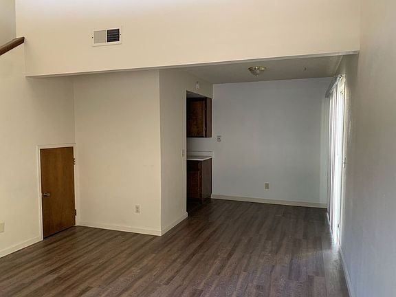 5th image of 5625 Capistrano Ave Unit 14