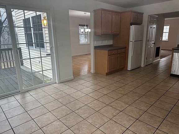 3rd image of 2923 Lexington Ave #B