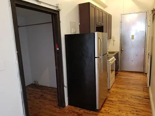 Rented by Nest Seekers International | media 31