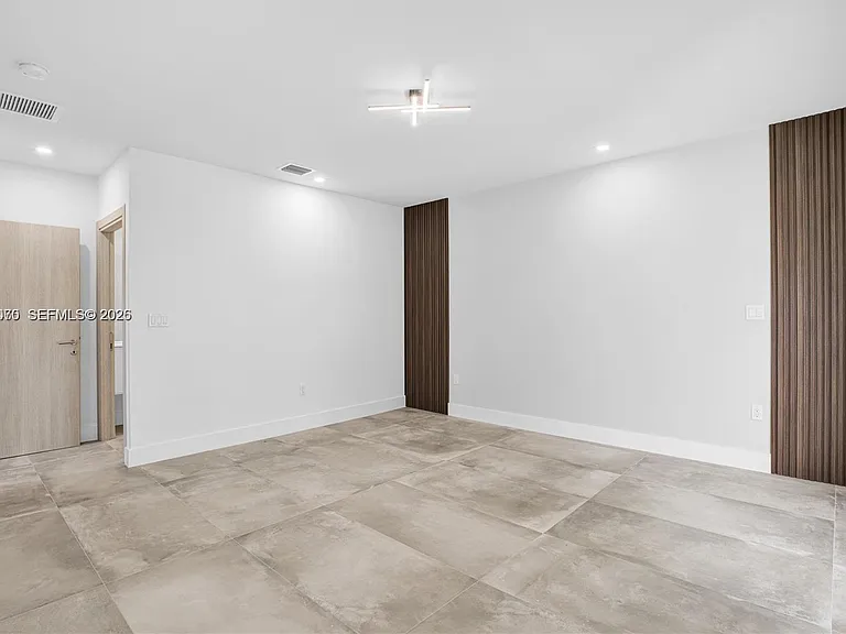 3431 SW 16th Ter #1 — Photo 11