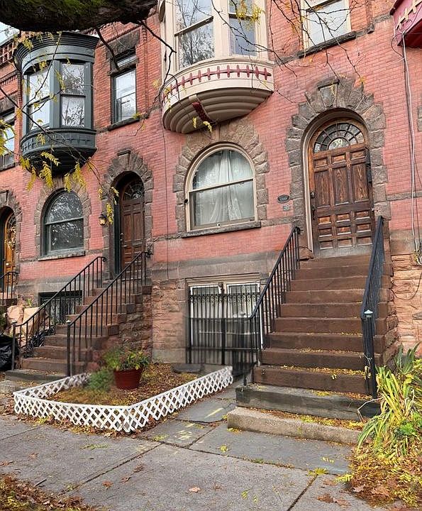 1st image of 39 S Lake Ave APT 1