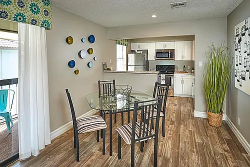 Villagio Furnished Apartments — Photo 30
