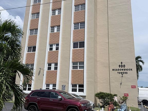 3rd image of 900 NE 12th Ave APT 708