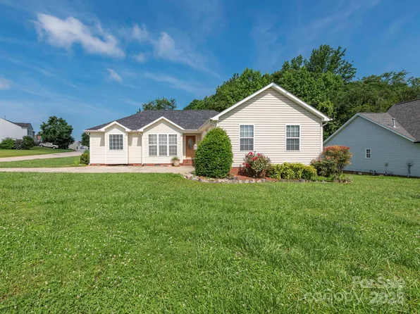 1271 Applewood Ln, York, SC 29745