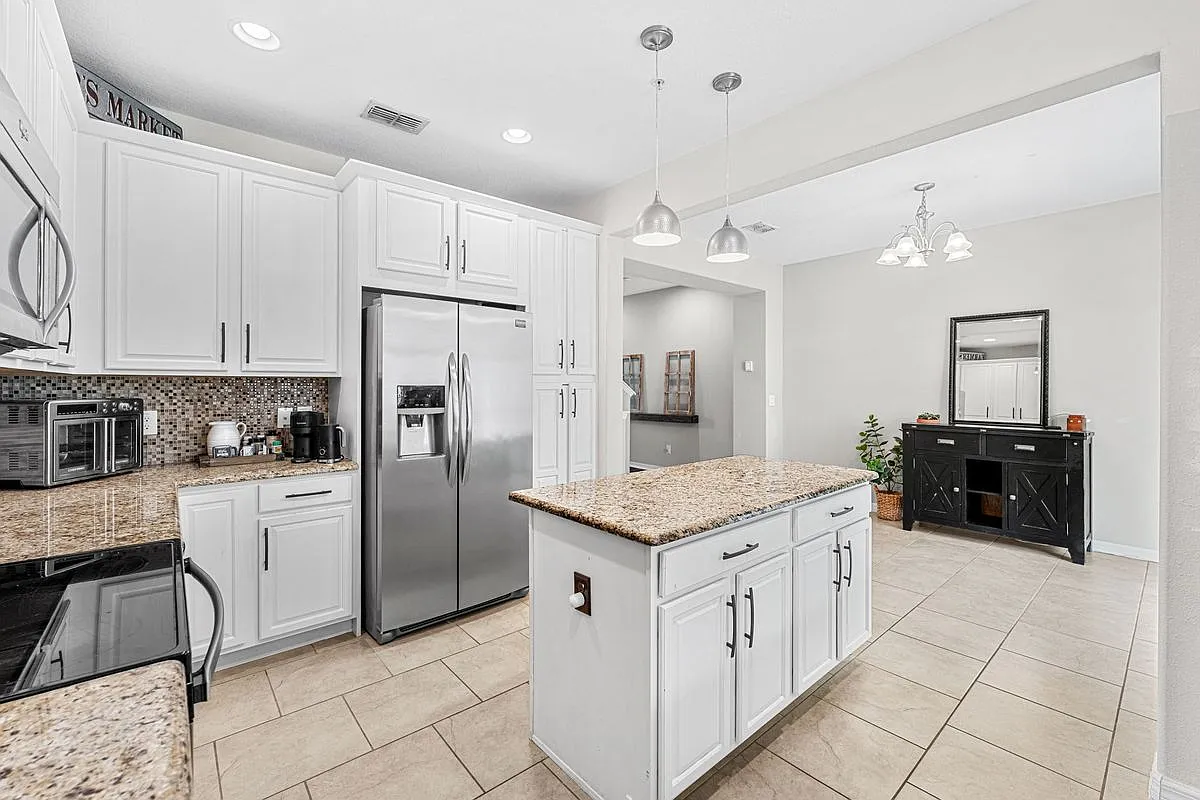 3 bed, 3.5 bath, 2068 sqft, $2,700 — Photo 4
