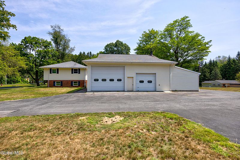 4th image of 1648 Crescent Road