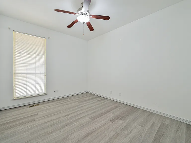 2424 Ashebury Way — Photo 38