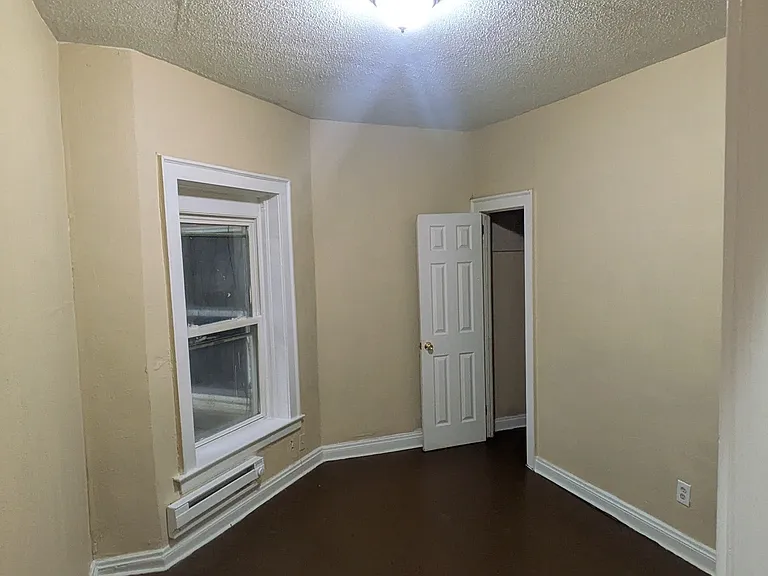 1978 Marloes Ave #9 — Photo 4