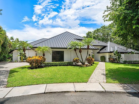 2nd image of 3235 Hyde Circle