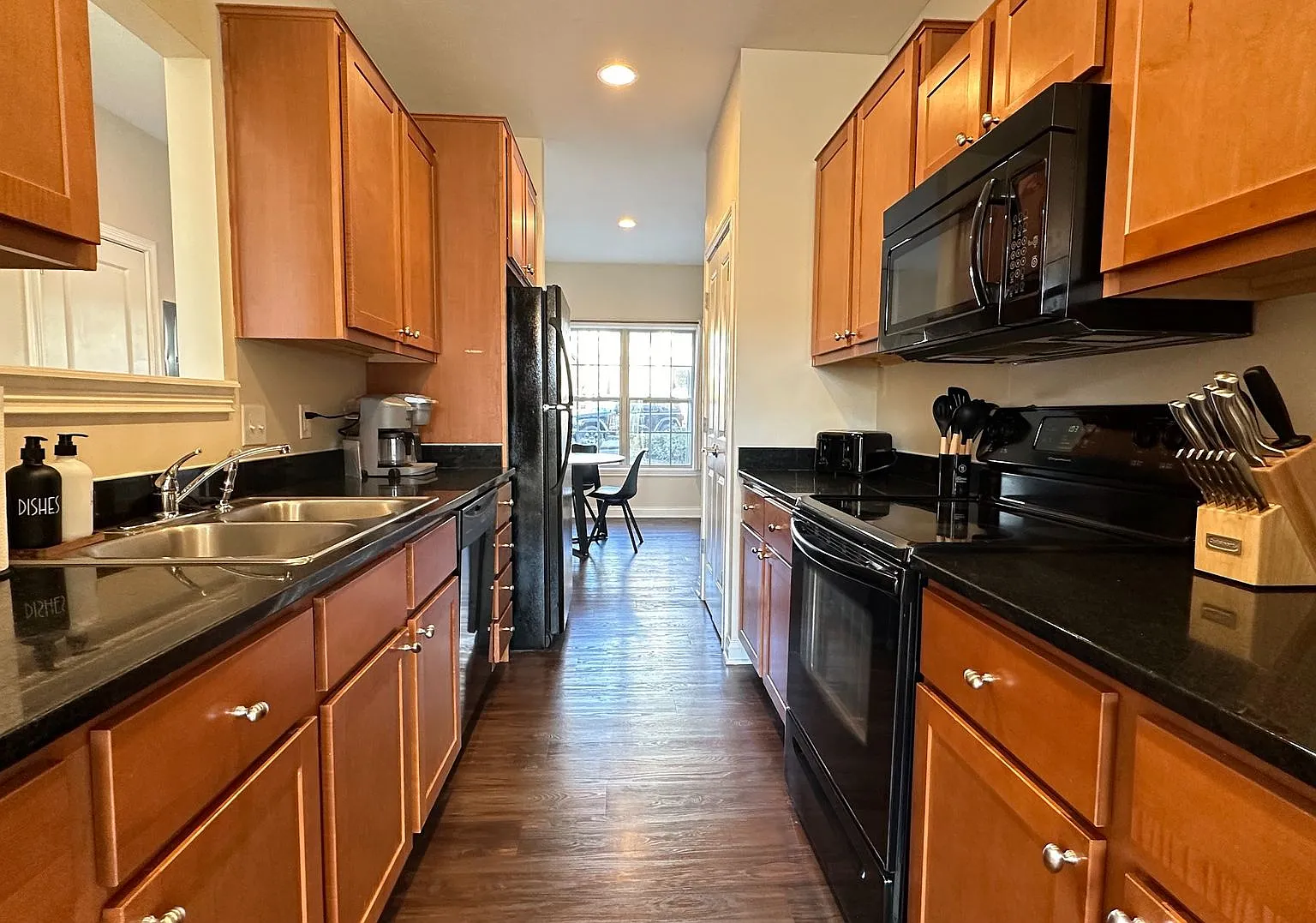 Amazing Location - Downtown Modern Living: 4 Bed 4 Bath! — Photo 4