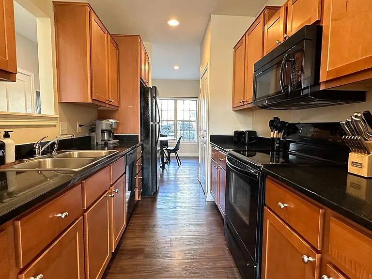 354 S Washington St — Photo 4