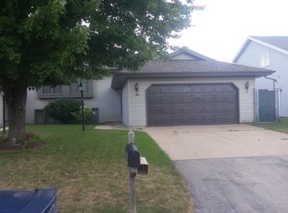 2830 W Glenpark Dr, Appleton, WI 54914