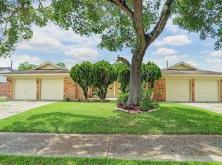 604 Sorrento Dr, Seabrook, TX 77586
