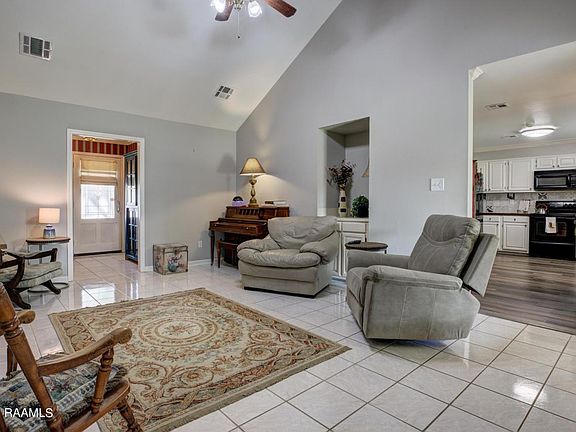 5th image of 107 Timber Creek Dr