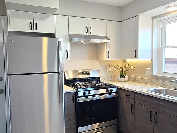 2nd image of 3401 N Plainfield Ave #3N
