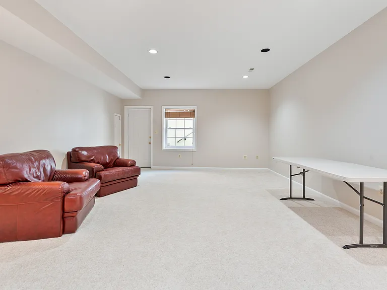 7815 Stable Way — Photo 30