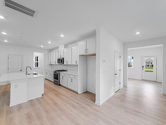 3rd image of 508 Soar Ln