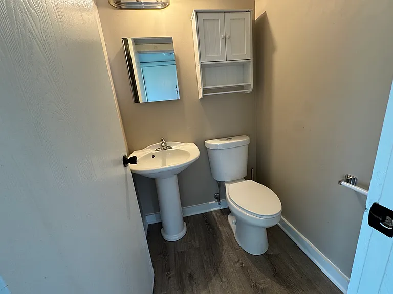 11411 Douglas Ave #C — Photo 10