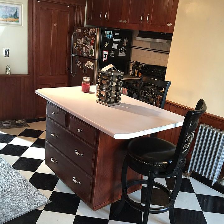 Kitchen. Floor to be replaced