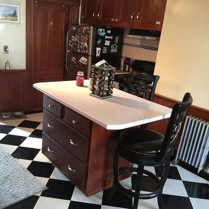 Kitchen. Floor to be replaced