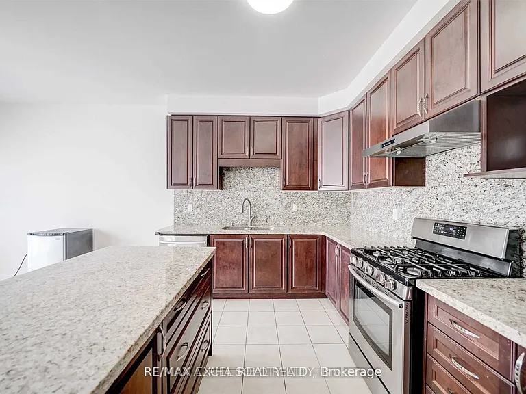 67 Alvin Curling Cres — Photo 16