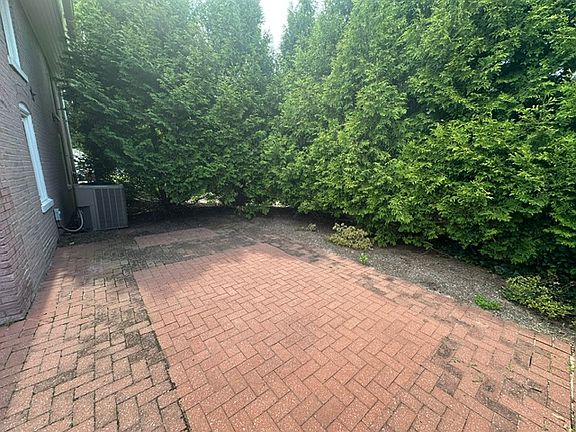 3rd image of 17 Adams Ave