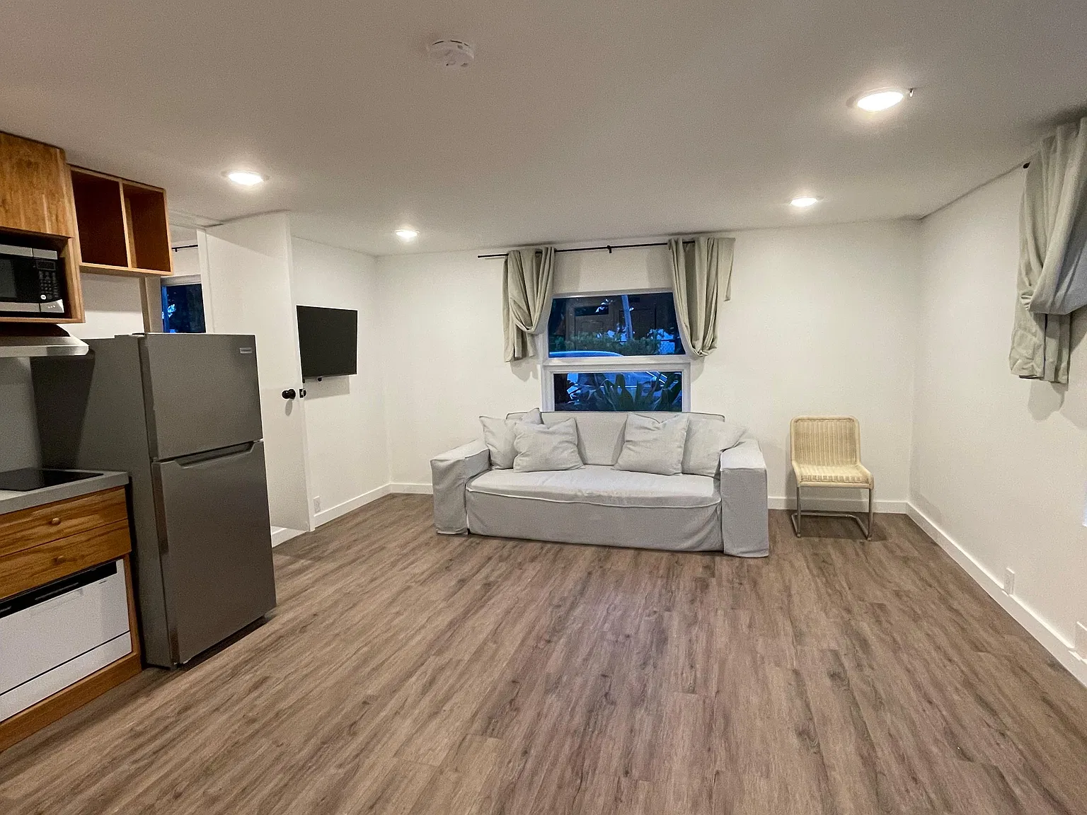 2 bed, 1000 sqft, $2,850 — Photo 2