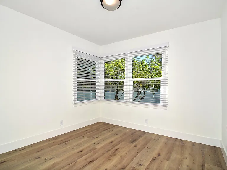 6363 N Darby Ave — Photo 13